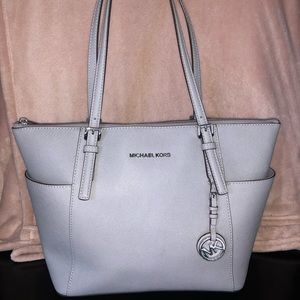 Michael Kors Jet Setter Leather Tote (large)